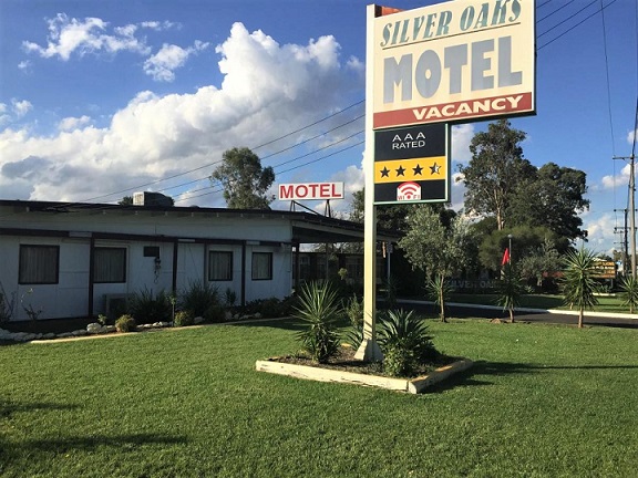 Silver Oaks Motel